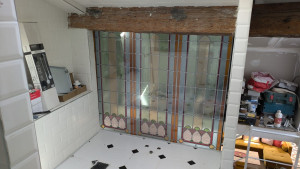 Photo de galerie - Pose de vitraux dans salle de bains 