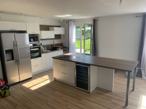 Photo de galerie - Pose de cuisine + îlot central 