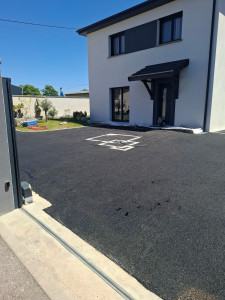 Photo de galerie - Cours en enrobé 