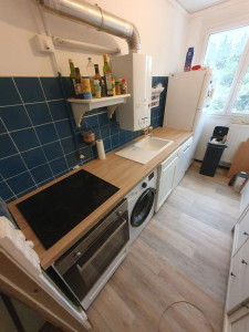 Photo de galerie - Pose de parquet flottant ,meuble de cuisine ,plan de travail  evier et plaque de cuisson