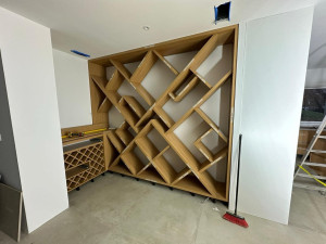Photo de galerie - Fabrication étagère sur mesure pour cave à vin