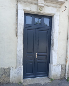 Photo de galerie - Porte d’entré en Bois, pose en rénovation