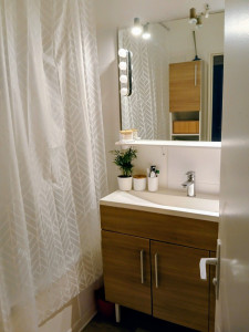 Photo de galerie - Montage meuble, luminaire et miroir sdb