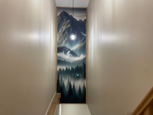 Photo de galerie - Un escalier qui prend de la hauteur !  Pose d’un papier peint panoramique au-dessus d’une trémie d’escalier, pour apporter profondeur, caractère et une touche d’évasion à cet espace !