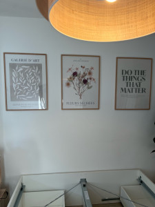 Photo de galerie - Pose de cadre de déco ,photos et autres 