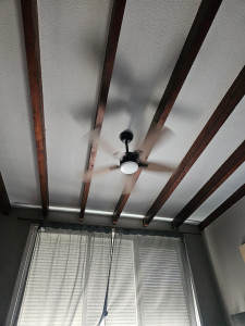 Photo de galerie - Montage d'un ventilateur de plafond.