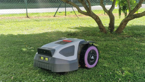 Photo de galerie - Pose de robot tondeuse
