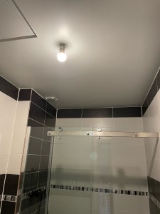 Photo de galerie - Faïence salle de bain et rénovation du plafond (placo,bande et peinture) 