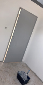 Photo de galerie - Mise en peinture d’une porte 