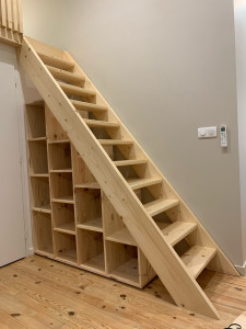 Photo de galerie - Aménagement sur mesures sous escalier