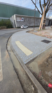 Photo de galerie - Pose de pavés 10x10 granit bleu 