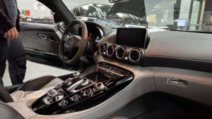 Photo de galerie - C’est bien de faire le belle voiture 