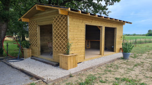 Photo de galerie - Création complète d'une cuisine d'été de 24m² tout en bois sur plots béton sans plan