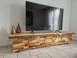 Photo de galerie - Création d'un meuble télé avec 5 bois différents 