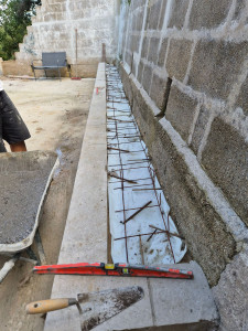 Photo de galerie - Création d'un banc montage parpaing plus coulage béton 