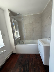 Photo de galerie - Installation bain douche avec meuble vasque 