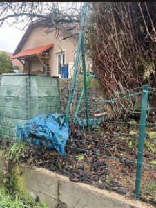 Photo de galerie - Remplacement grillage, plus mise en place des fixations ⚒️??