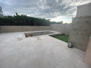 Photo de galerie - Pose carrelage  et margelles de piscine 