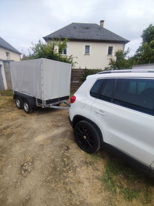Photo de galerie - Louis remorque 2 essieux avec voiture tracteur dispo 
