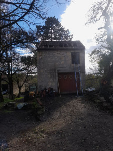 Photo de galerie - Changement de linteau sur un pigeonnier suite a la casse de la charpente.
