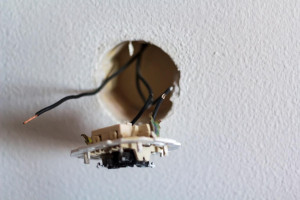 Photo de galerie - Changement d'interrupteur , pose d'une prise électrique ect...