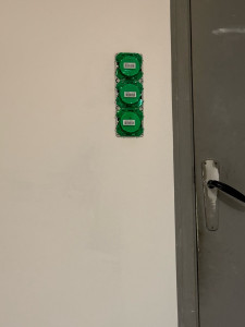 Photo de galerie - Pose double va et vien et 1 va et vient et prise électrique 