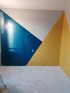 Photo de galerie - J'ai peint moi-même cette pièce avec une demande du client , car il voulais des motif triangulaire .