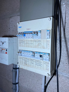 Photo de galerie - Avant⚡️Mise en sécurité / Mise aux normes installation électrique - Tableau⚡️
