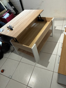Photo de galerie - Table basse en un clic elle passe en bureau.  Avec caisson de rangement.   Idéal pour pc.  Écriture. Idéal pour appartement 