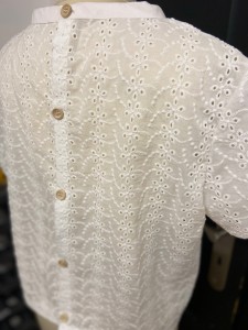 Photo de galerie - Blouse , ( dos boutonné) 