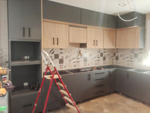 Photo de galerie - Montage des cuisines 