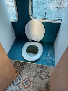 Photo de galerie - Fabrication de toilettes sèches 