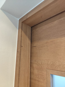 Photo de galerie - Habillage de bâti métallique, finition bois . 