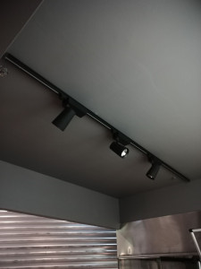 Photo de galerie - Installation de barre avec trois projecteurs