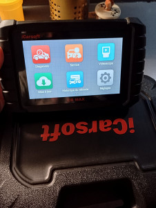 Photo de galerie - Diagnostic et reprogrammation avec valise diagnostique.