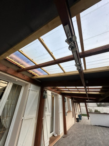 Photo de galerie - Création d’un abris de terrasse en bac acier structure bois 