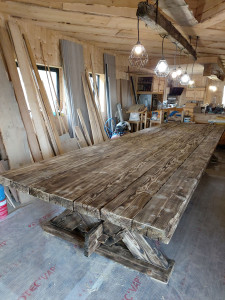Photo de galerie - Réalisation d'une table de 5 m de long sur 1 m 50 .
