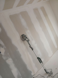 Photo de galerie - Ponçage du bandes placo 
