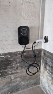 Photo de galerie - Installation 
Borne de rechange pour véhicule électrique. 