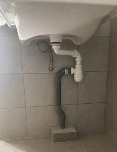 Photo de galerie - Installation lavabo avec évacuation 