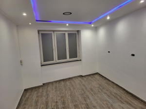 Photo de galerie - Pose de faux plafond avec spots et led, carrelage sol et peinture.