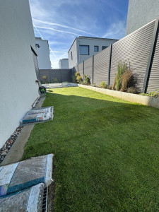 Photo de galerie - Pose de gazon en rouleau 