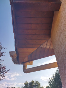 Photo de galerie - Réparation de lambris bois sous toiture ( frisette) dimensions et profils difficiles à trouver.