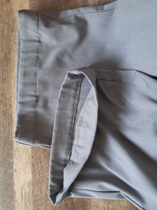 Photo de galerie - Ourlets sur pantalon type tailleur