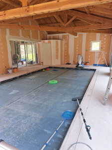 Photo de galerie - Réalisation de ma piscine intérieure fait par moi même. tout sauf chape et la pose des fermes. 