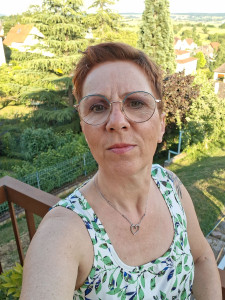 Photo de galerie - Je m’appelle Viviane  .Je cherche du travail en tant qu'aide à domicile, à la personne. Nounou.