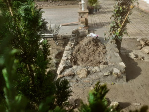 Photo de galerie - Realisation jardiniere en pierre naturelle