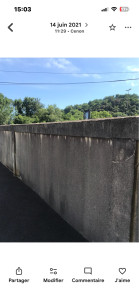 Photo de galerie - Mur, rempli de pollution et d’algues