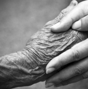 Photo de galerie - Distribution de traitement
Aide aux repas
Accompagner les patients dans les soins du quotidien
Soins d'hygiène et de confort
Surveillance de l'état de santé
Écoute et accompagnement 