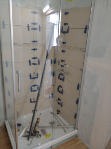Photo de galerie - Réalisation complète de cabine de douche et douche italienne (carrelage ,faillance, plomberie...)

